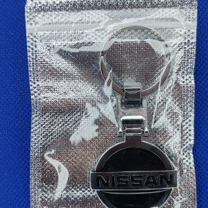 Llavero metálico marca Nissan