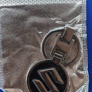 Llavero metálico marca Suzuki