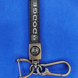 Llavero de tira en cuero Dodge negro (KC-108)