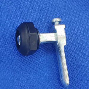 Cerrojo llave triangulo para tablero electrico